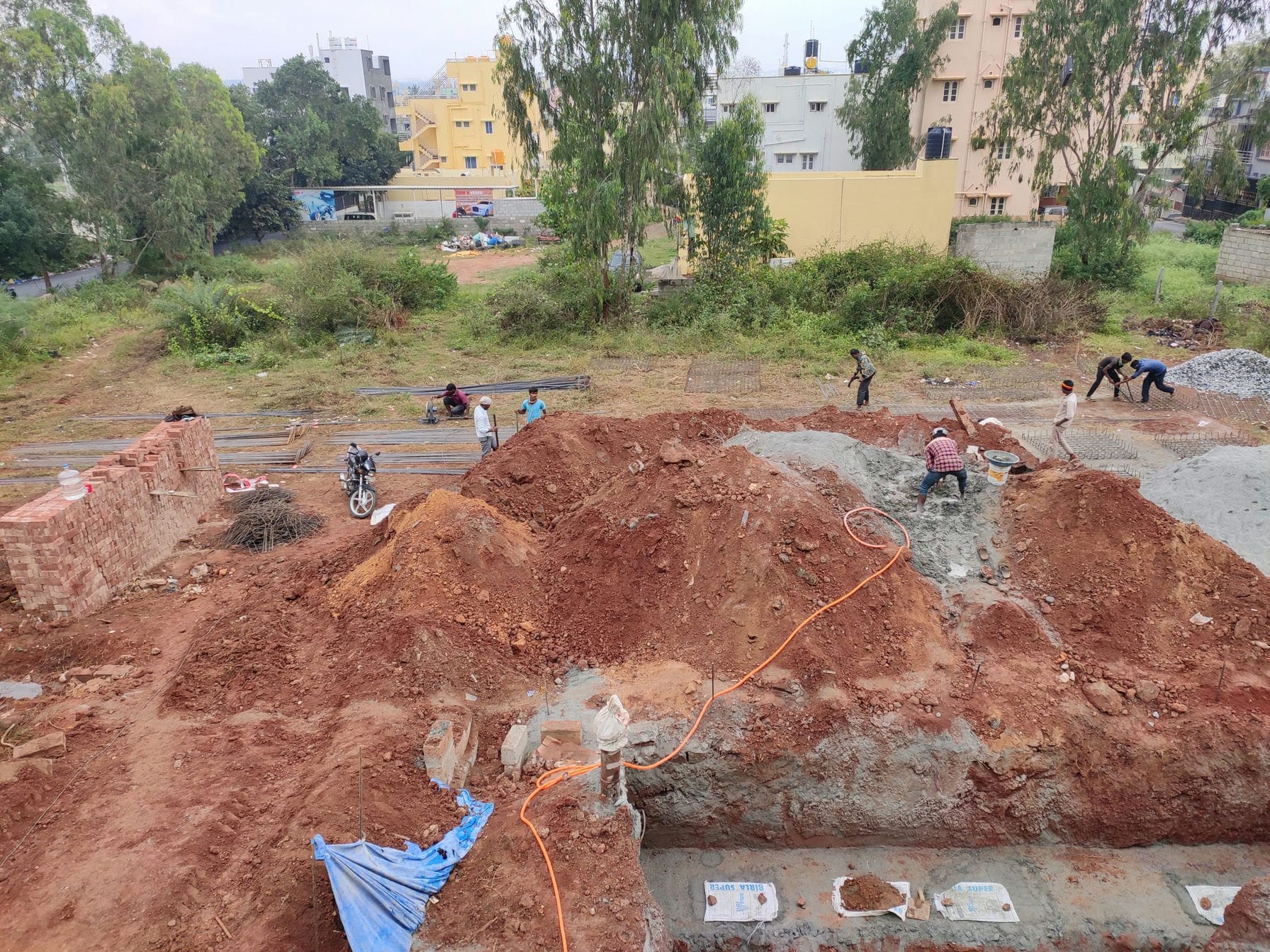 barbender preparing mat and pillars
